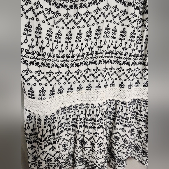 Maeve by Anthropologie Ivory Peplum Tank with Black Embroidery, EUC, Medium - Picture 3 of 11